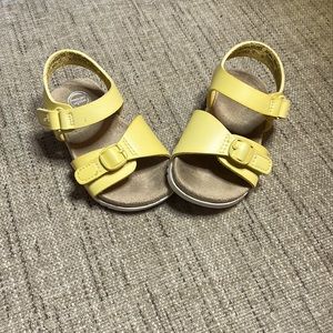 🛑sold🛑 Wonder Nation size 3 yellow sandal